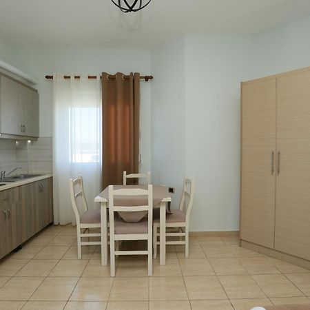 Michelle Apartments Ксамил Екстериор снимка