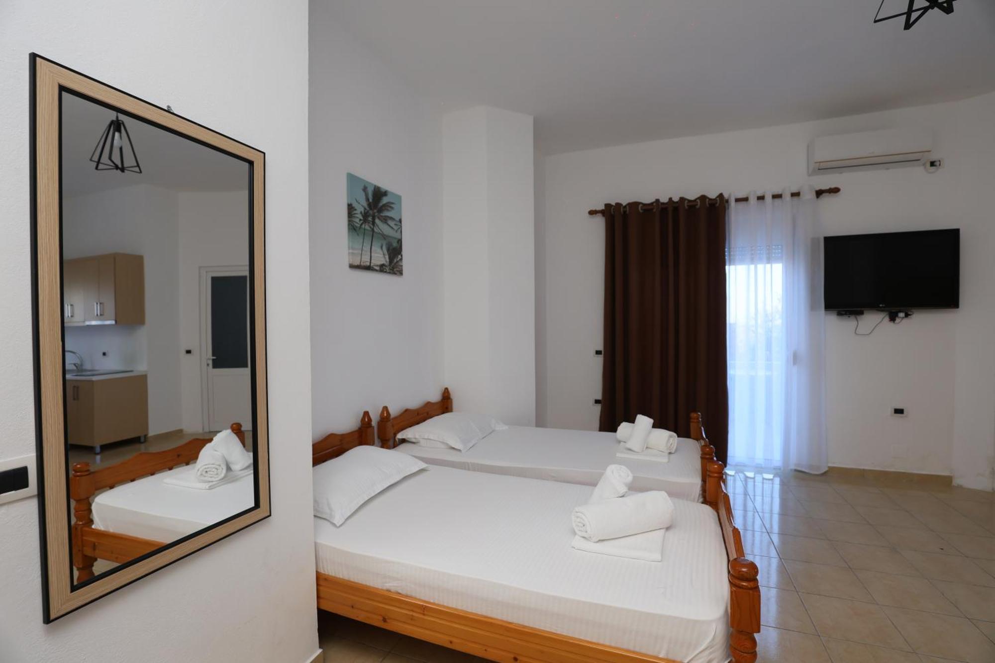 Michelle Apartments Ксамил Екстериор снимка