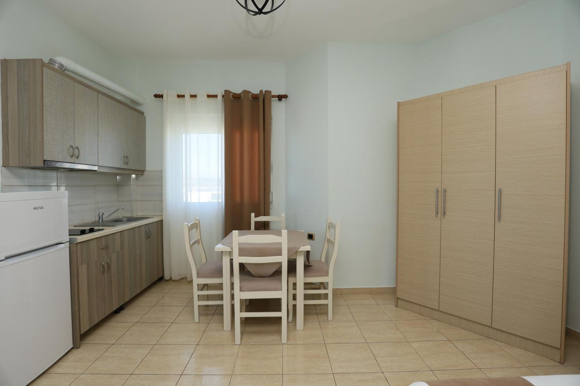 Michelle Apartments Ксамил Екстериор снимка