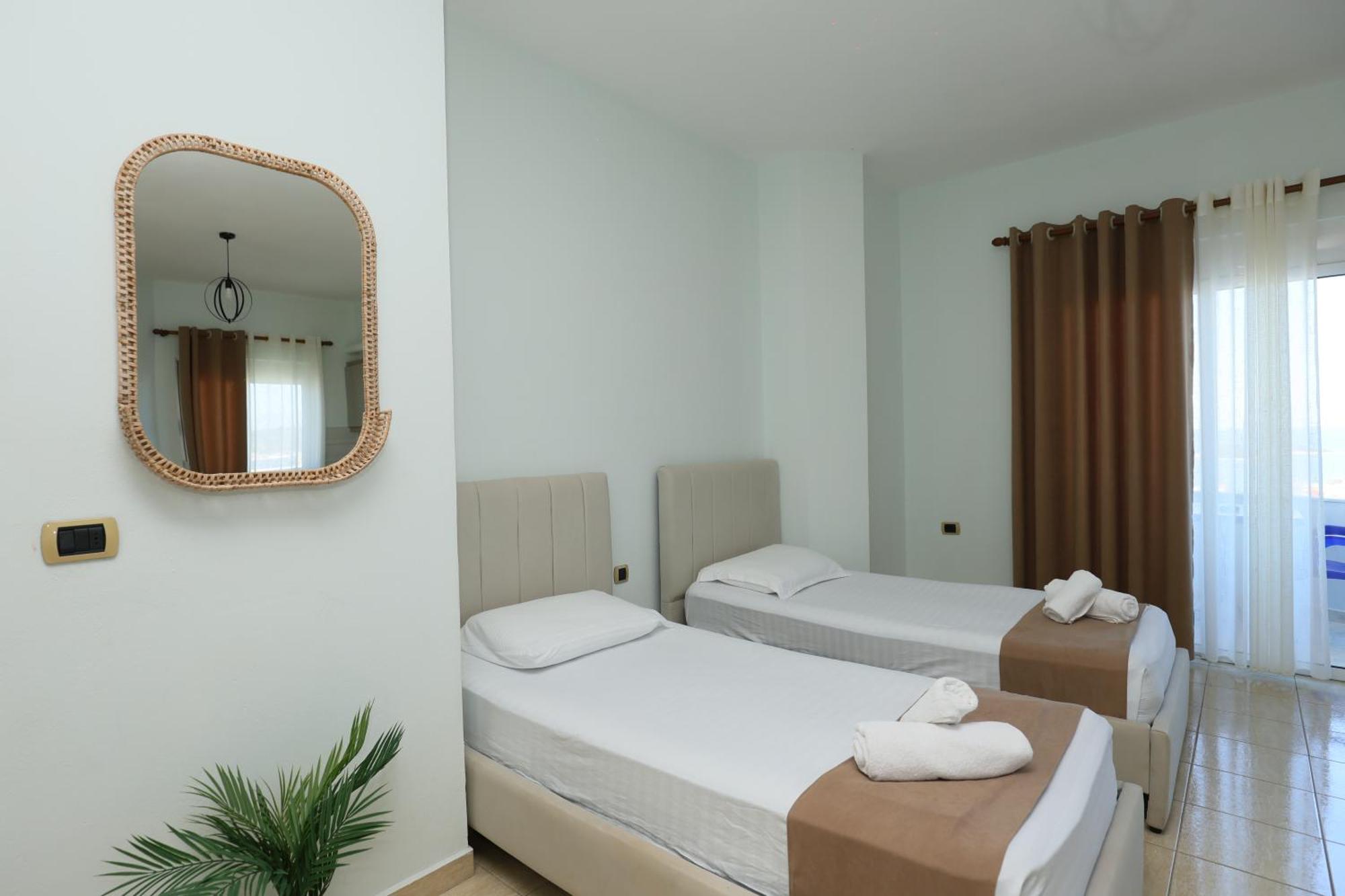 Michelle Apartments Ксамил Екстериор снимка