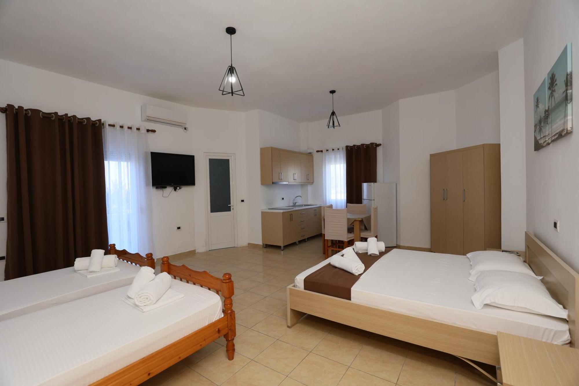Michelle Apartments Ксамил Екстериор снимка