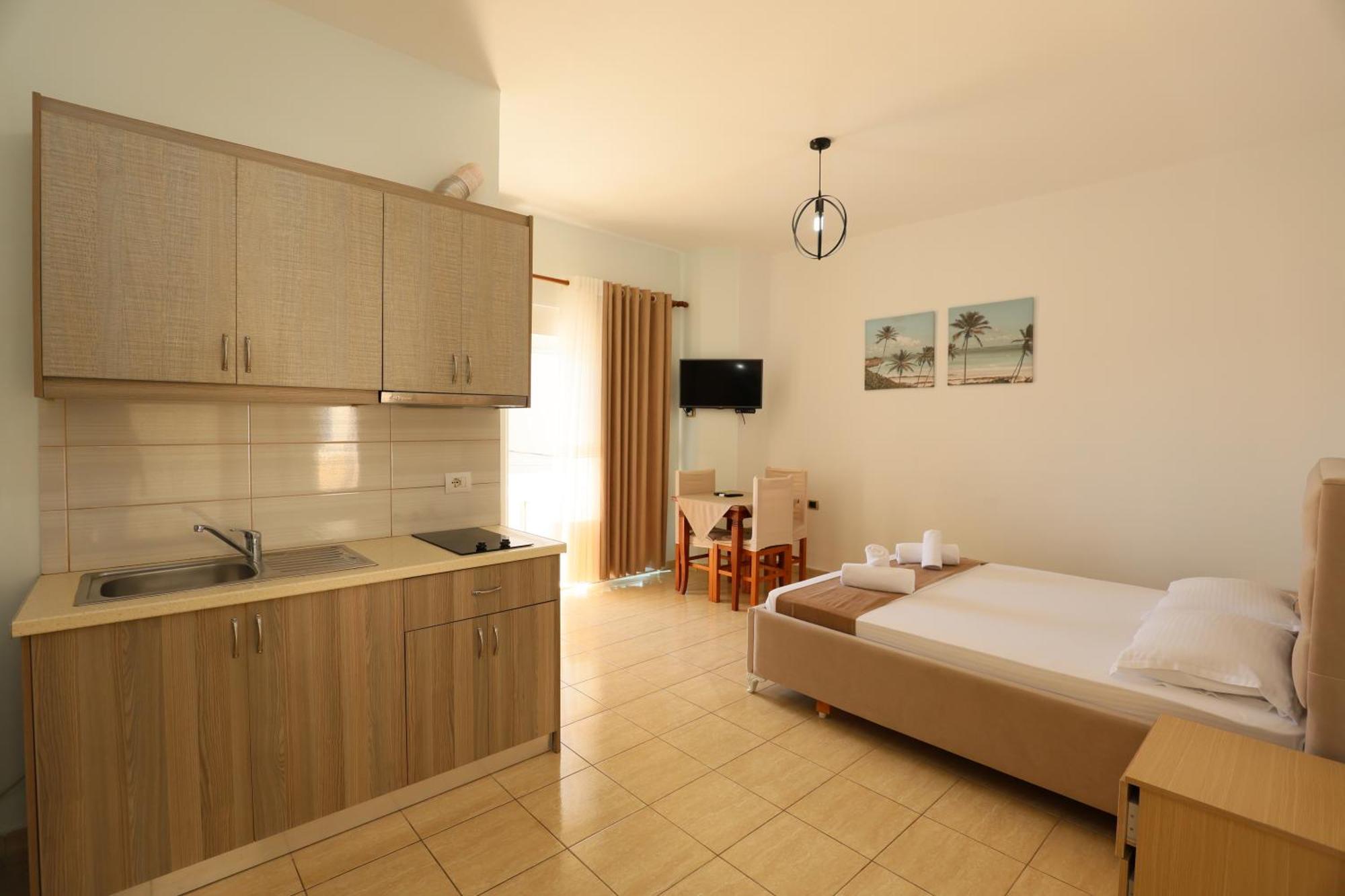 Michelle Apartments Ксамил Екстериор снимка