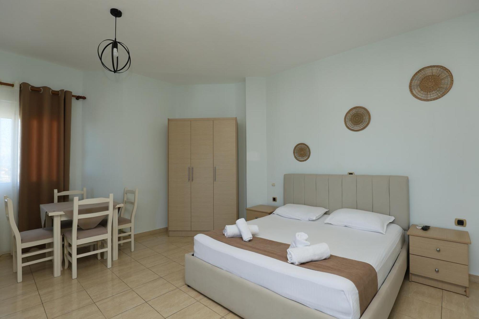 Michelle Apartments Ксамил Екстериор снимка