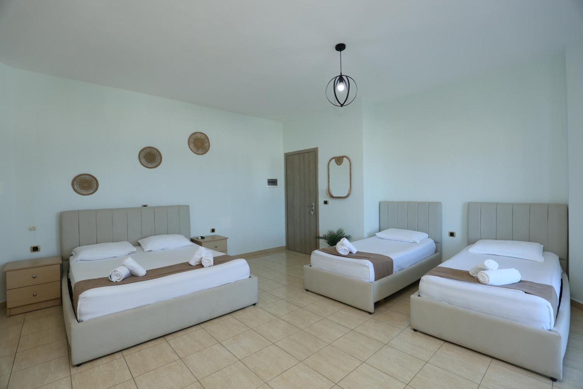 Michelle Apartments Ксамил Екстериор снимка
