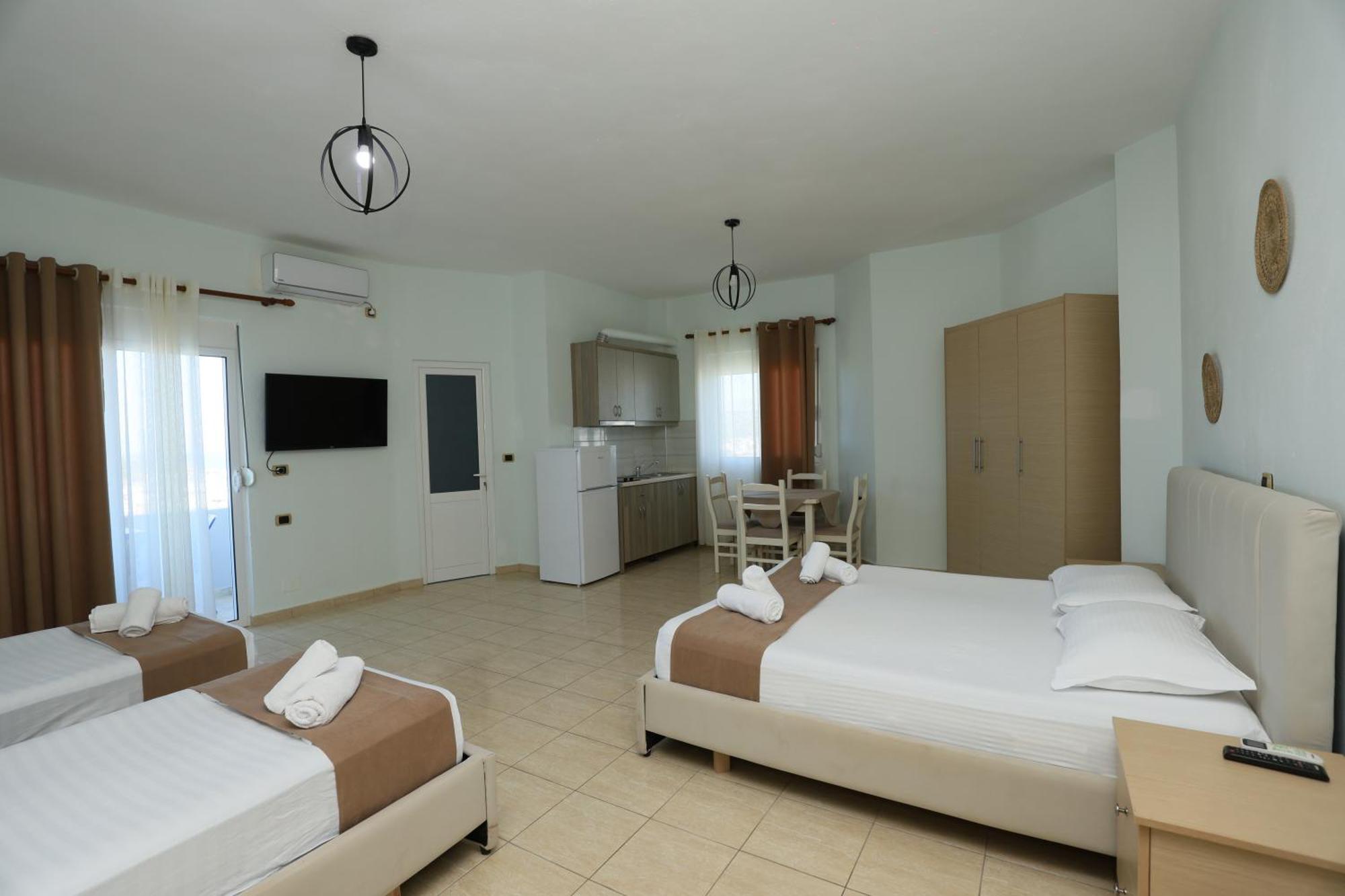 Michelle Apartments Ксамил Екстериор снимка