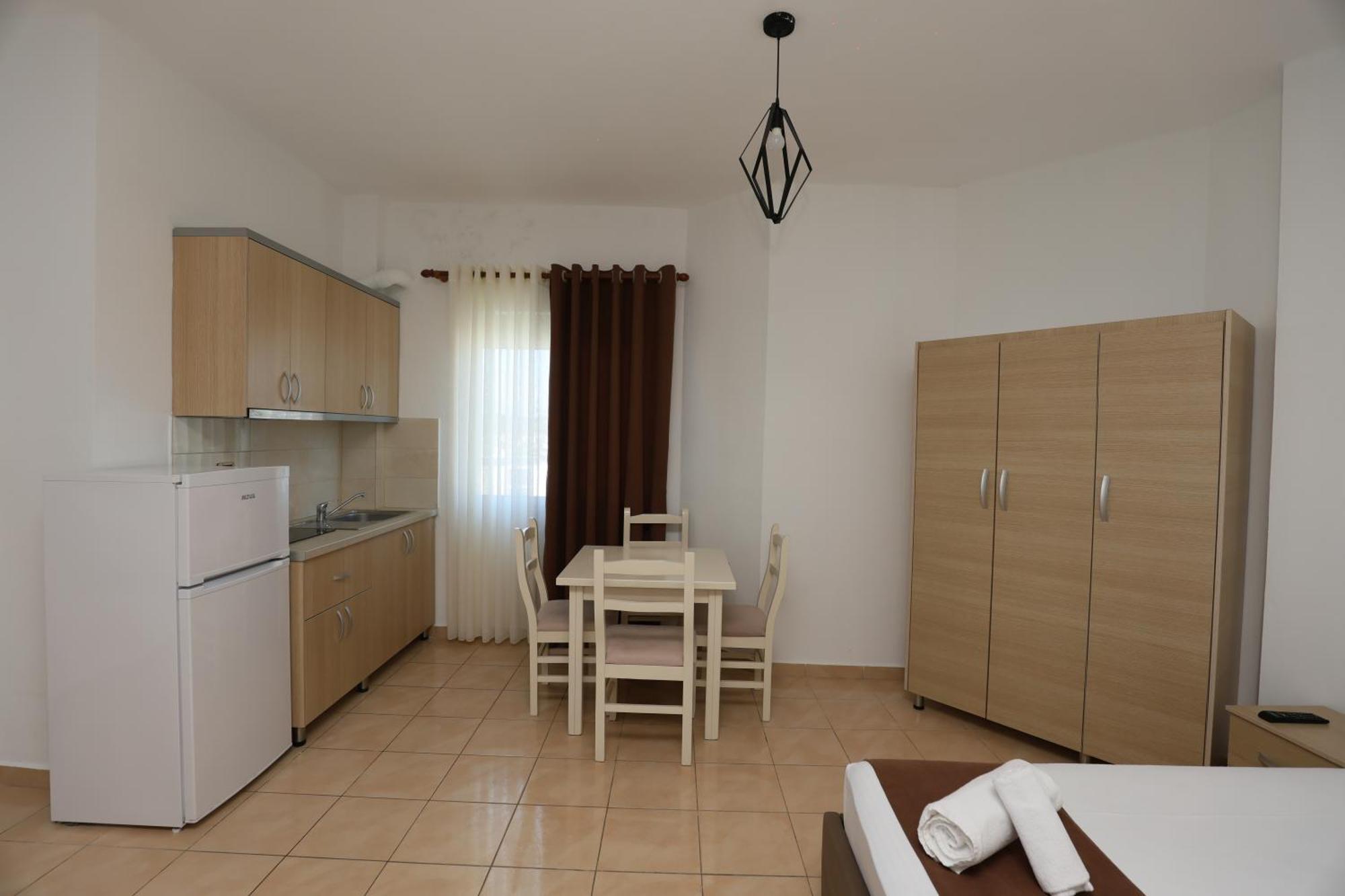 Michelle Apartments Ксамил Екстериор снимка