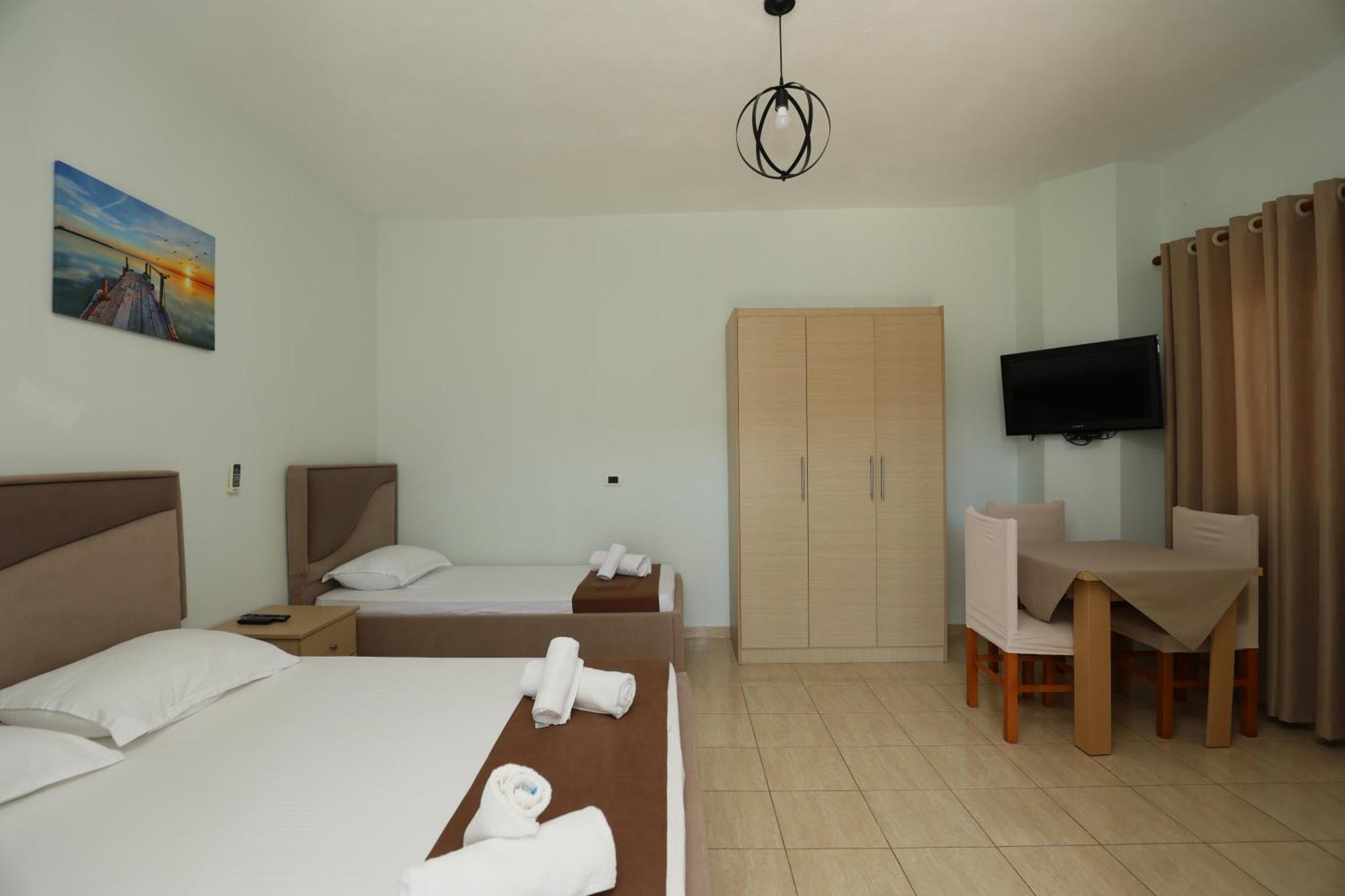 Michelle Apartments Ксамил Екстериор снимка
