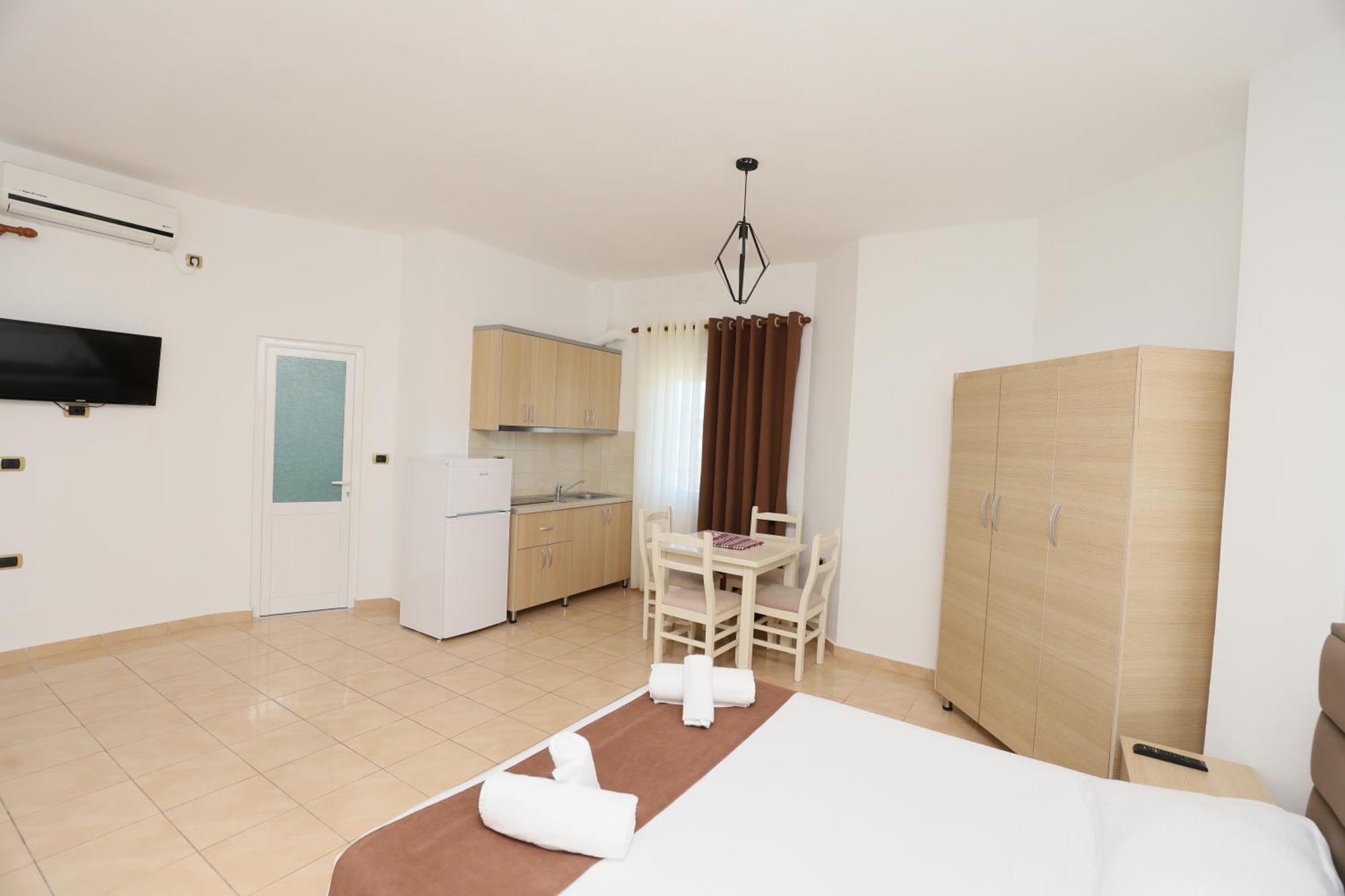 Michelle Apartments Ксамил Екстериор снимка