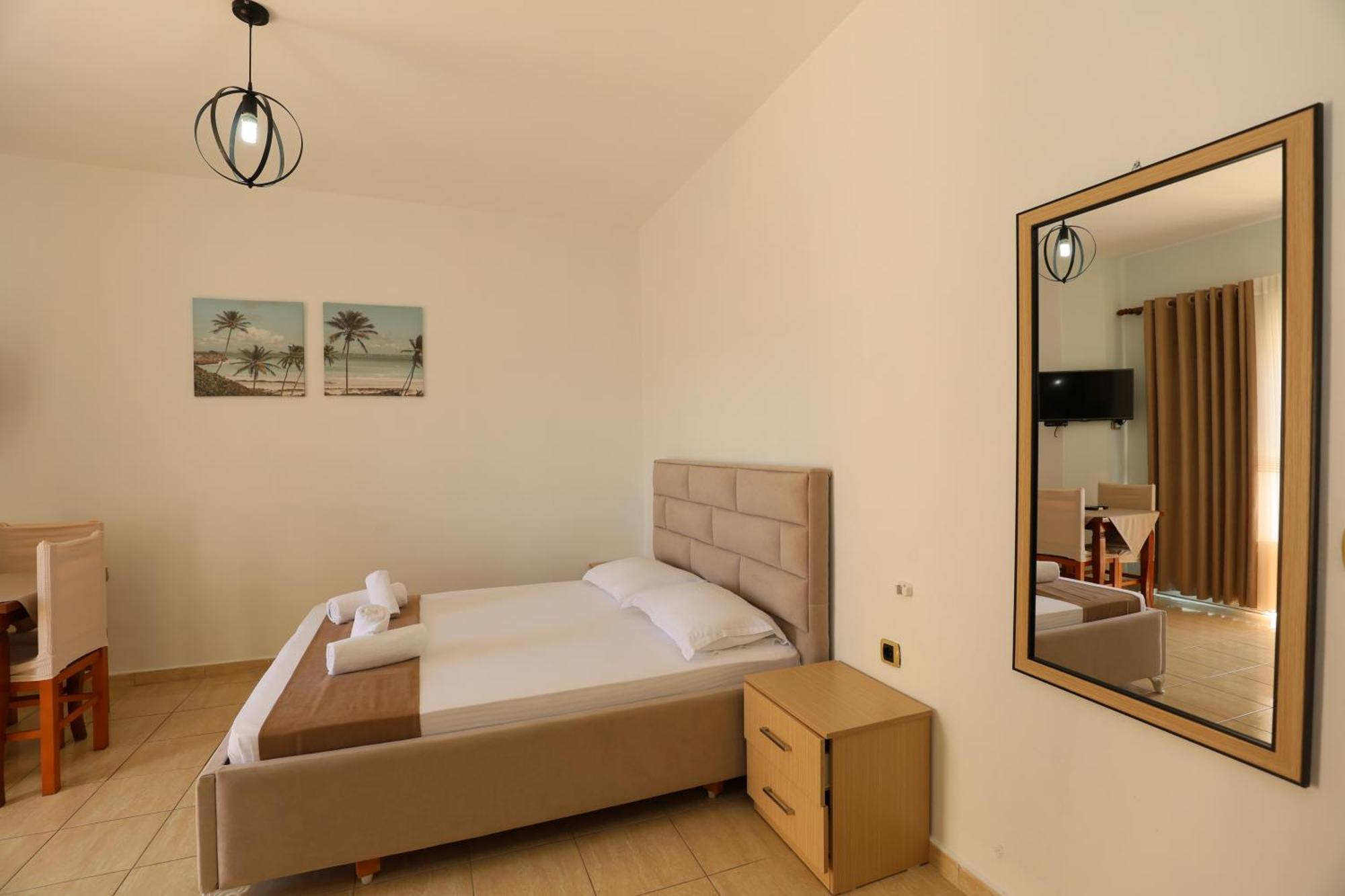 Michelle Apartments Ксамил Екстериор снимка