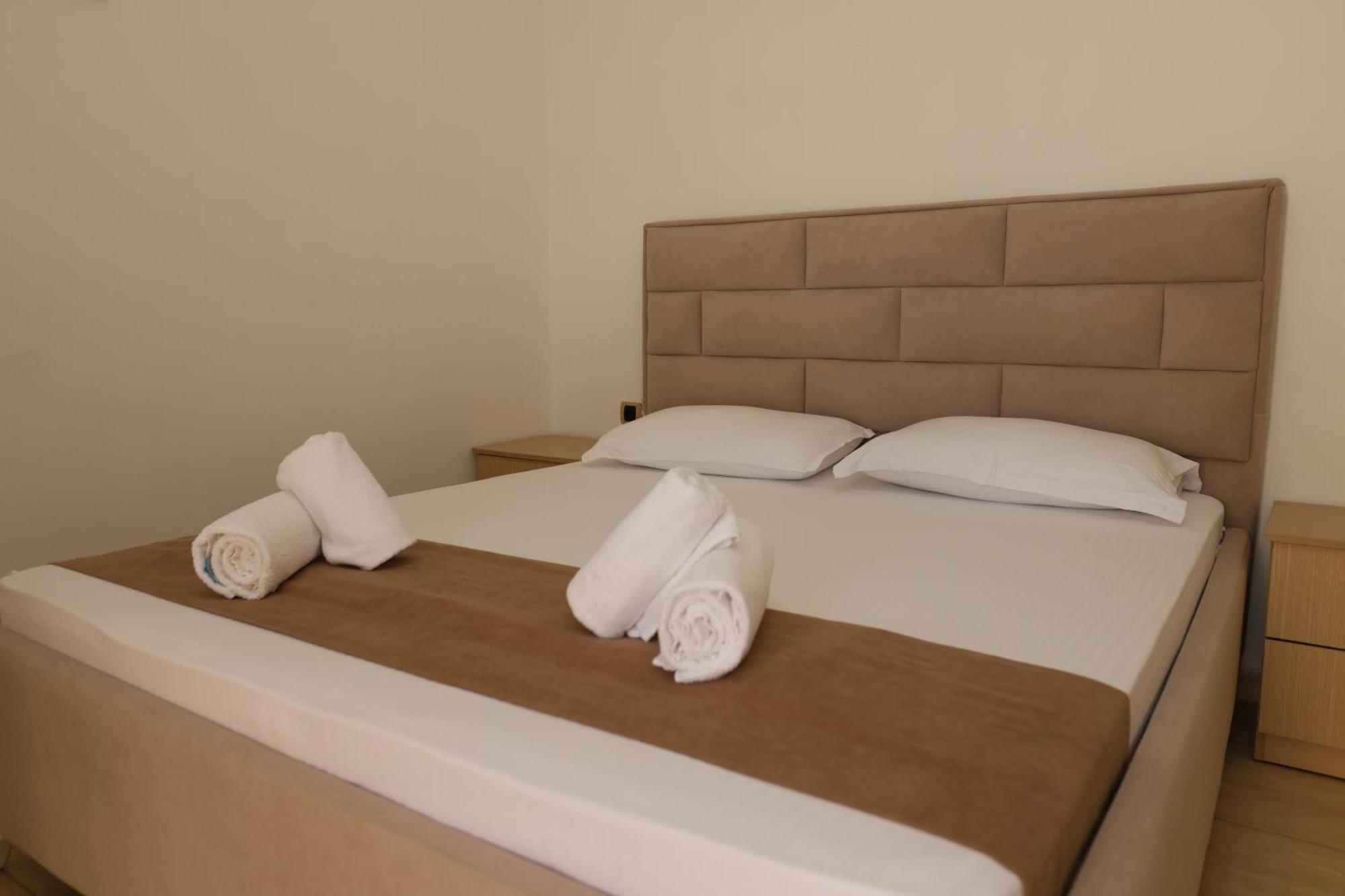 Michelle Apartments Ксамил Екстериор снимка