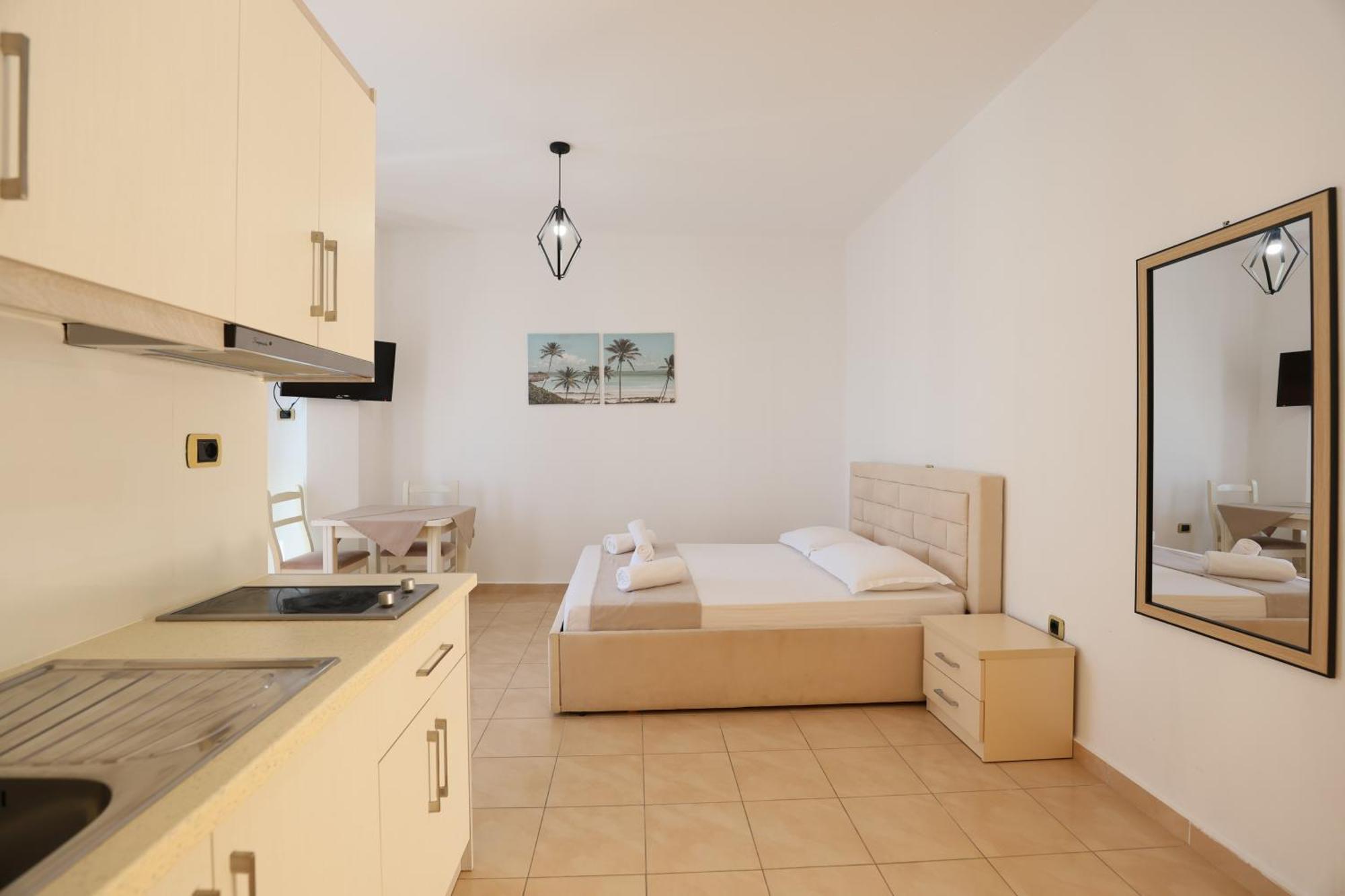 Michelle Apartments Ксамил Екстериор снимка