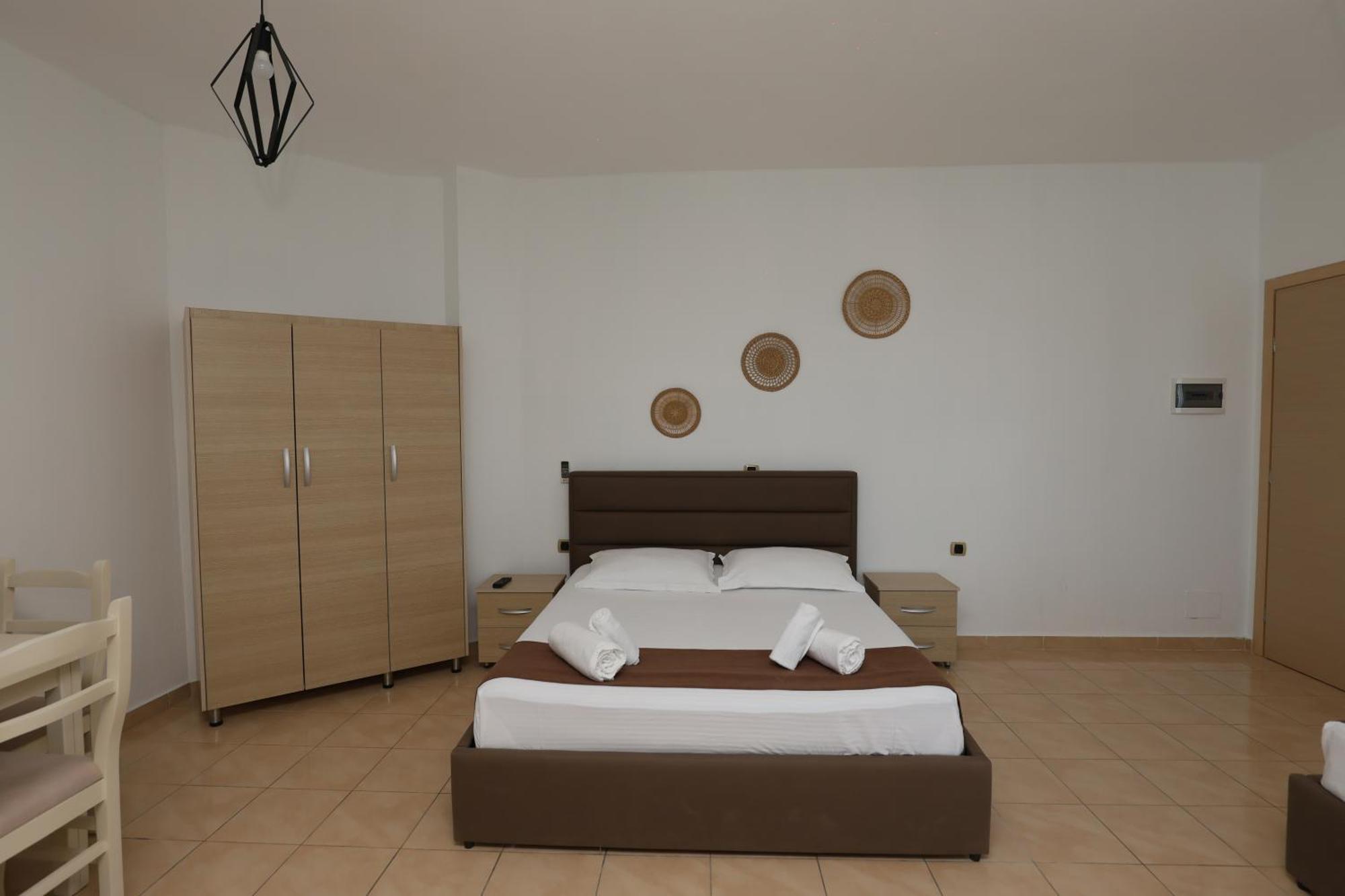 Michelle Apartments Ксамил Екстериор снимка