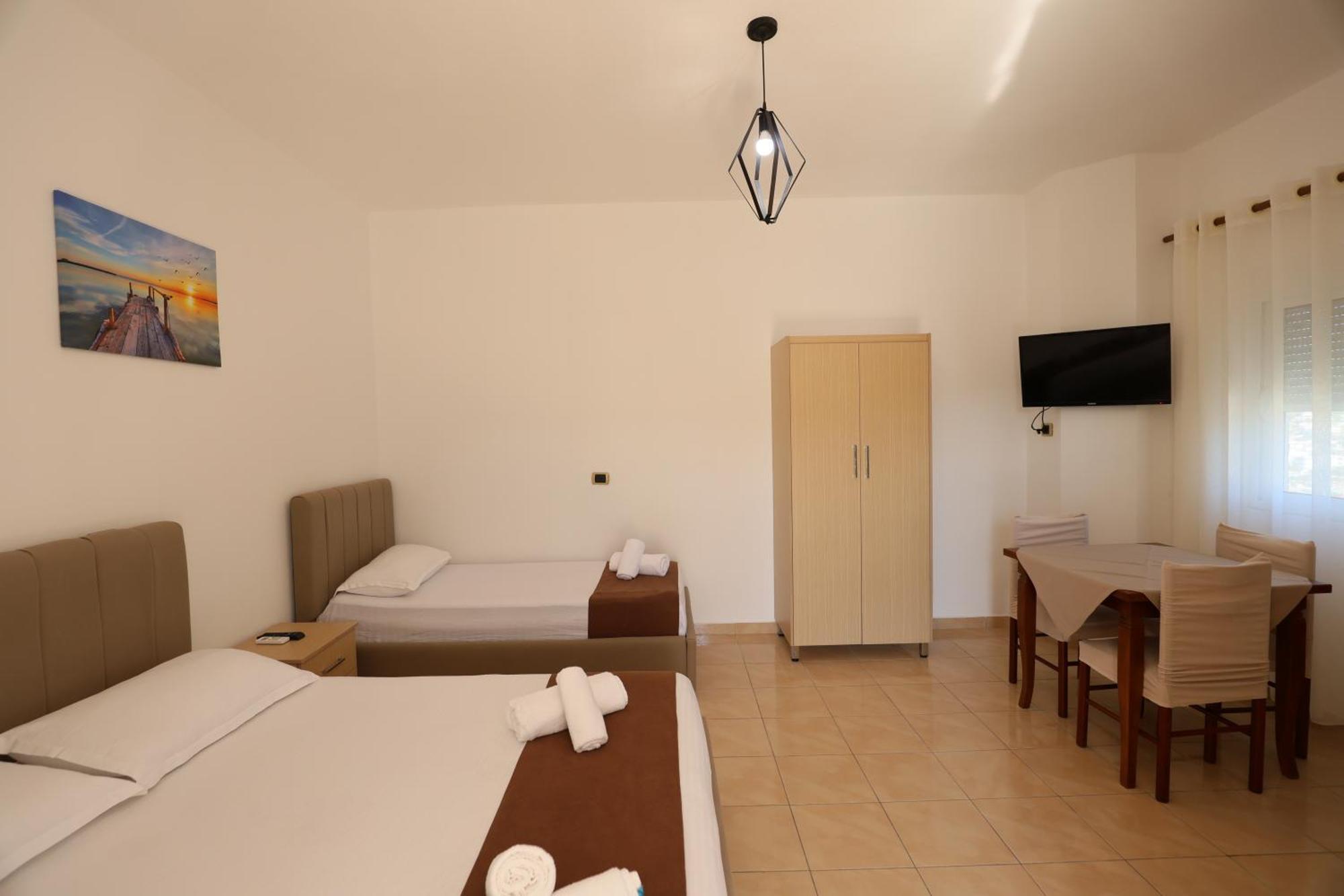Michelle Apartments Ксамил Екстериор снимка