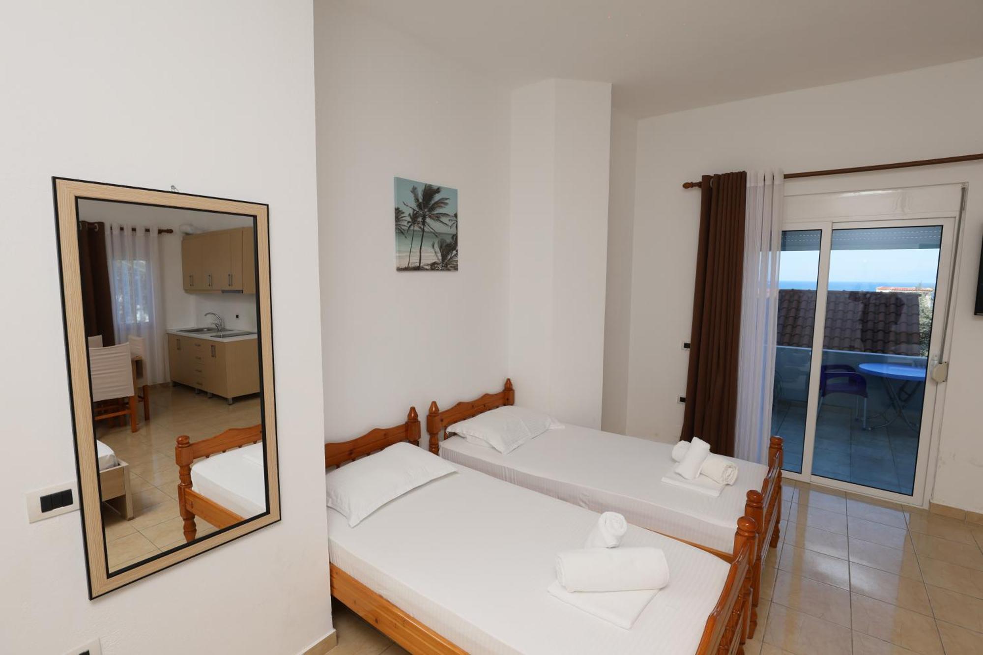 Michelle Apartments Ксамил Екстериор снимка