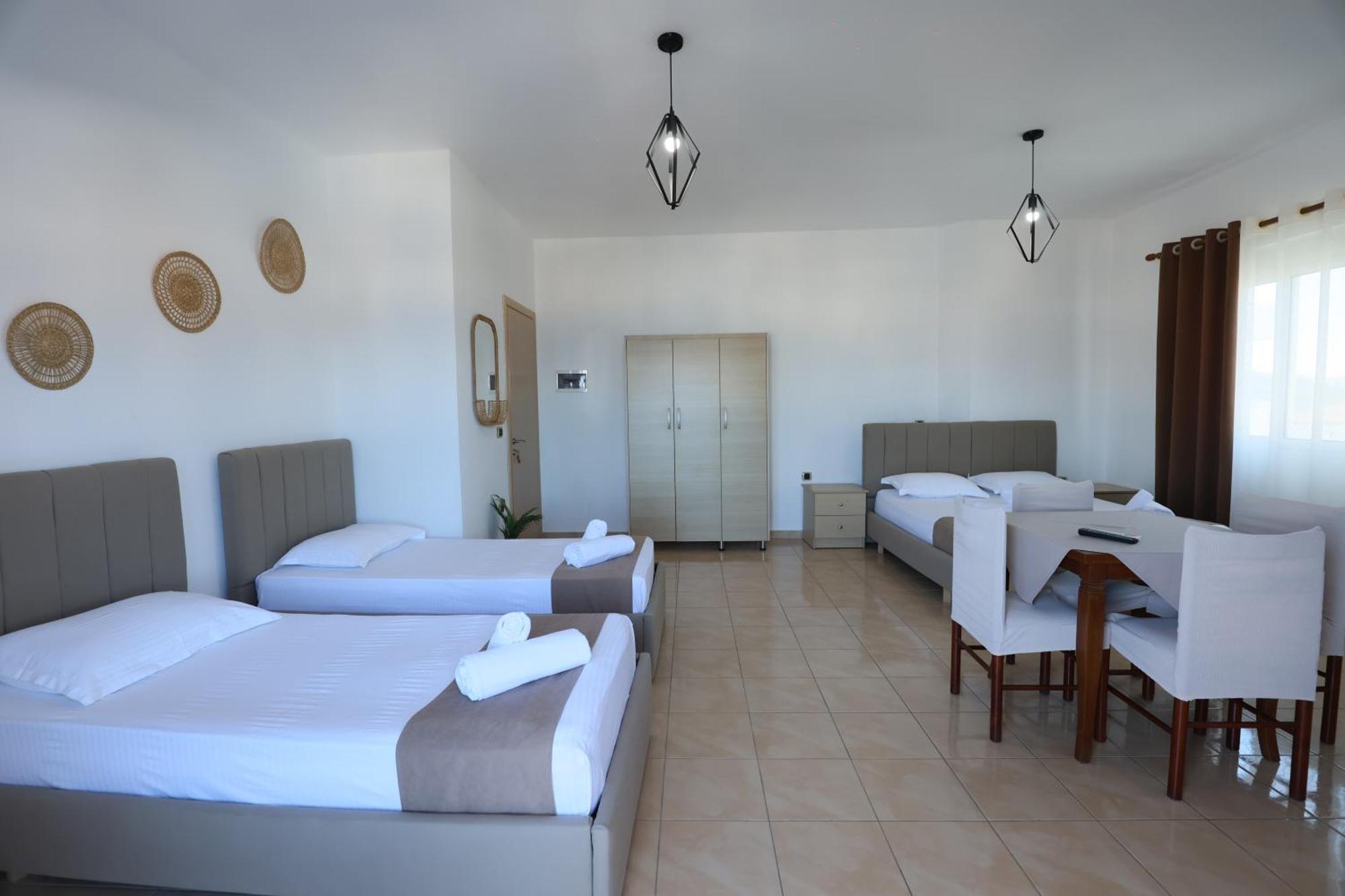 Michelle Apartments Ксамил Екстериор снимка