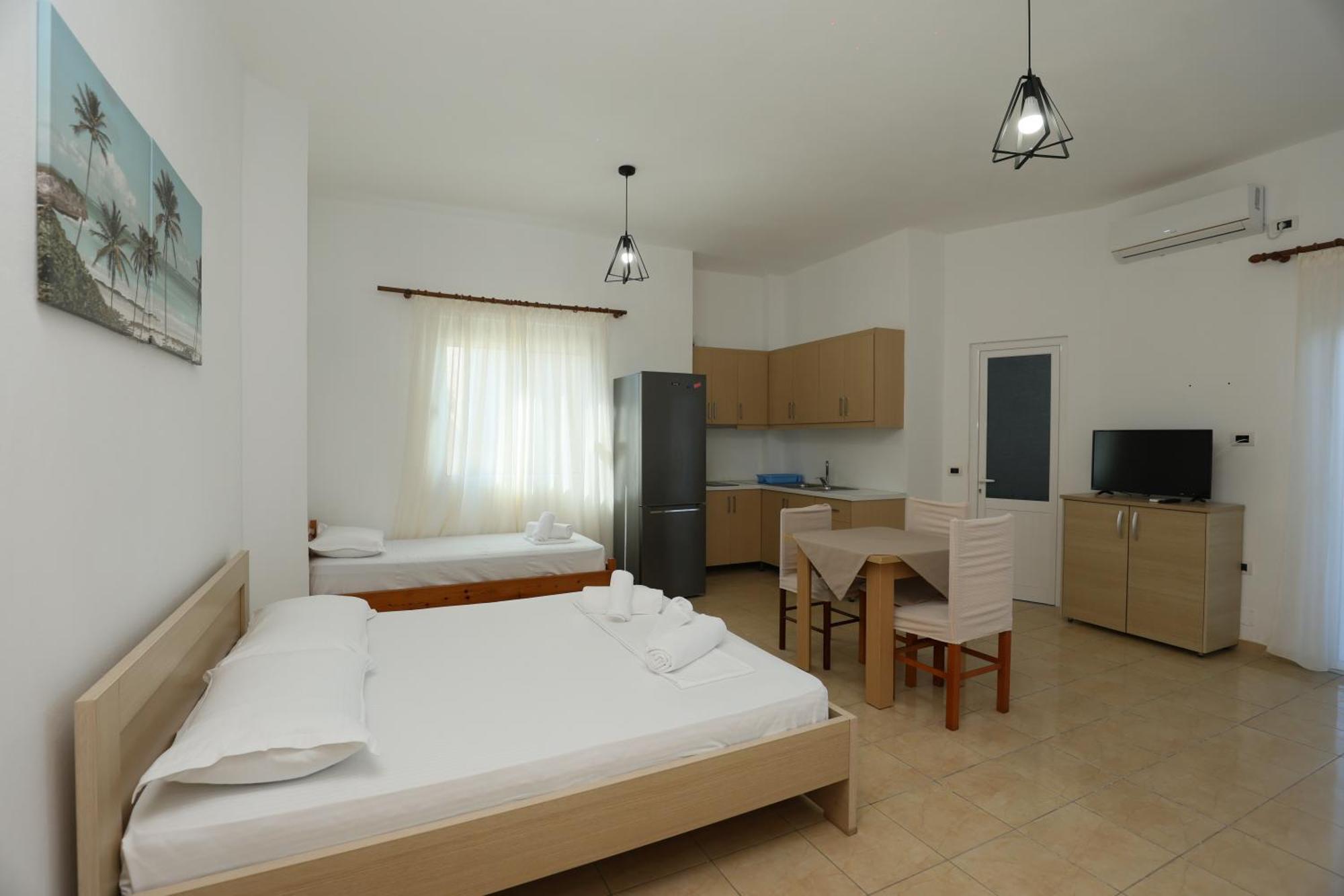 Michelle Apartments Ксамил Екстериор снимка