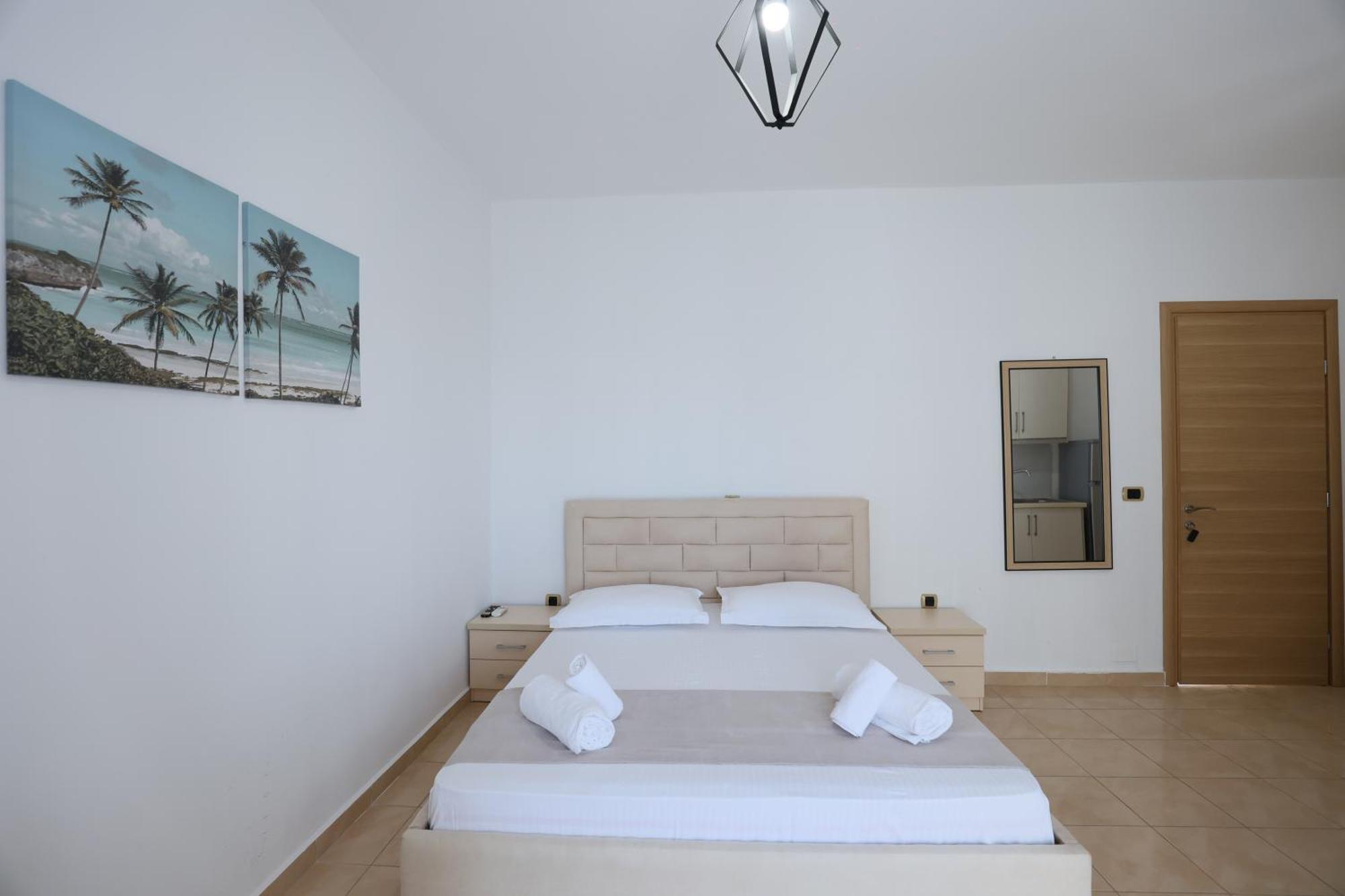 Michelle Apartments Ксамил Екстериор снимка