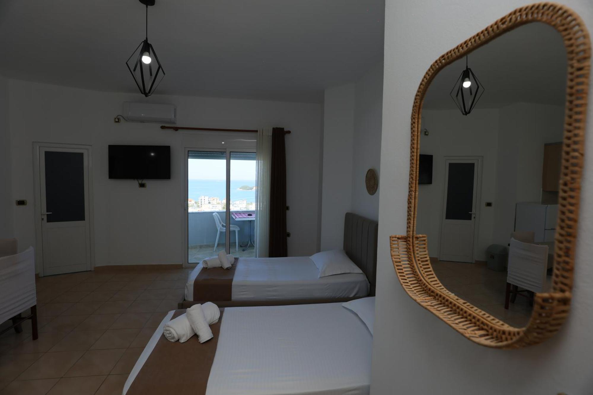 Michelle Apartments Ксамил Екстериор снимка