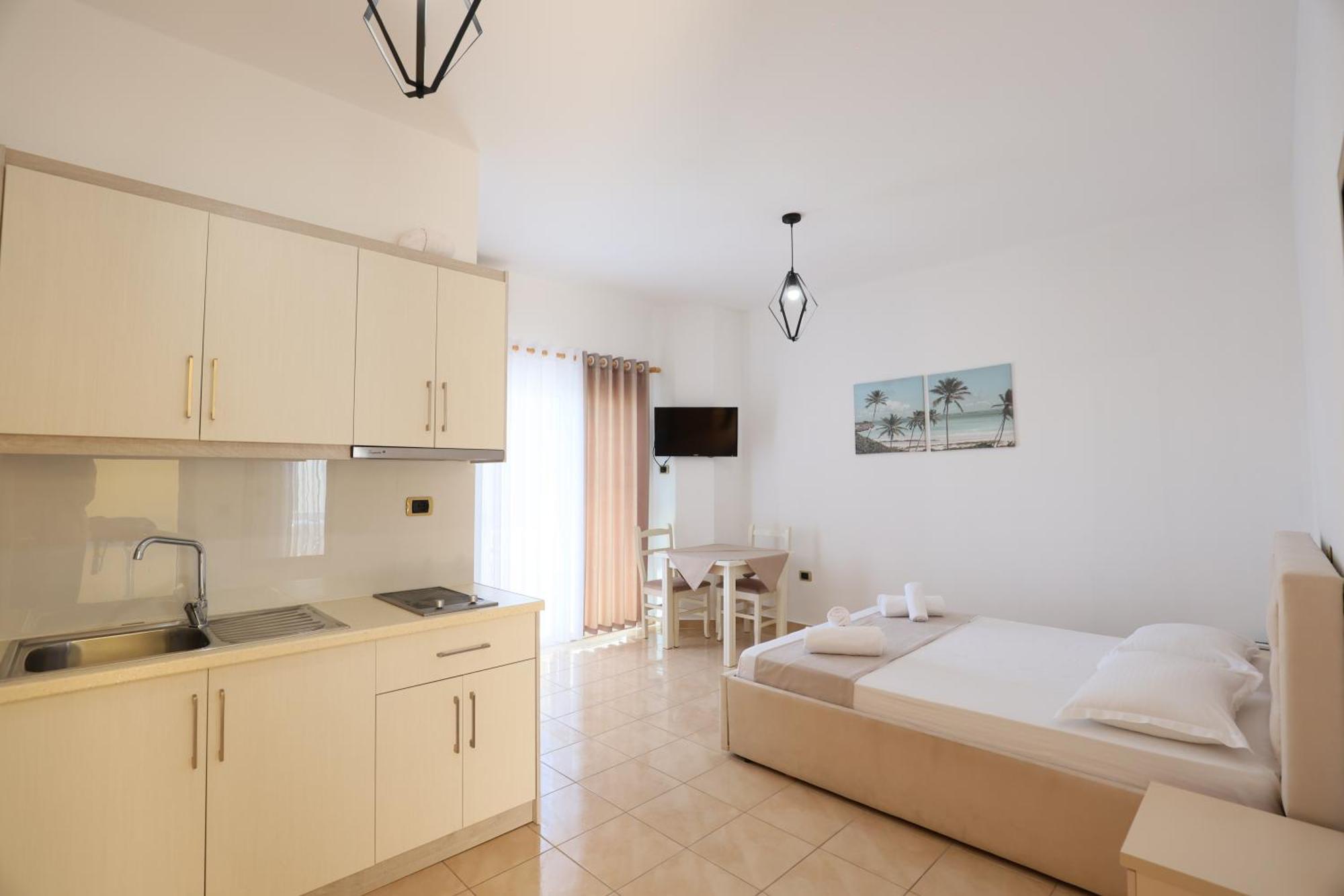 Michelle Apartments Ксамил Екстериор снимка